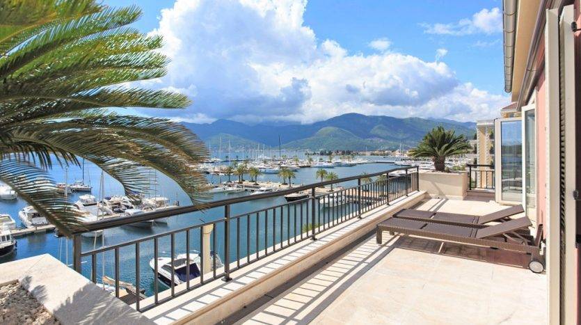 Tivat, Porto Montenegro – duplex apartment with open sea view